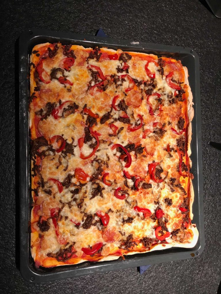 Glutenfri pizza med oksekød og pepperoni